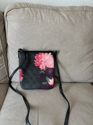 Bandolera Guess Flores Rosa y Negro