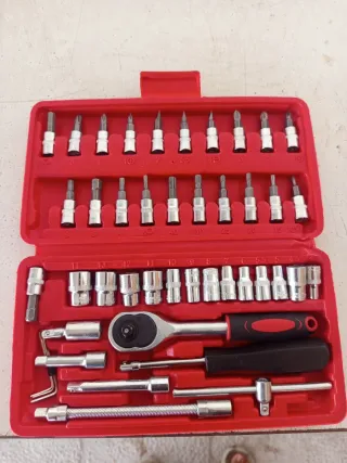 Juego de herramientas de carraca y vasos