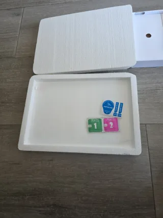 Tablet Lenovo con funda protectora verde