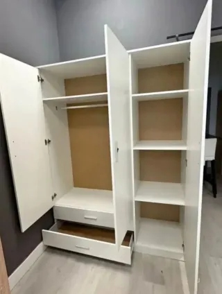 Armario blanco 3 puertas y 2 cajones