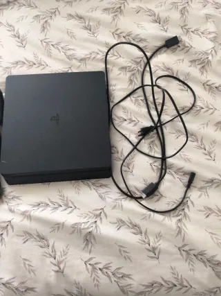 Console PS4 + 3 controller + cavi