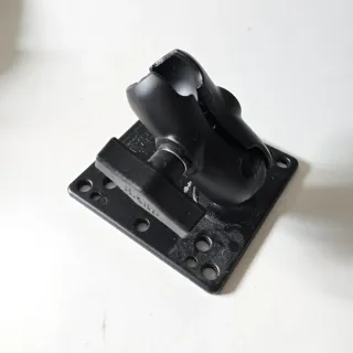 Soporte RAM articulado.