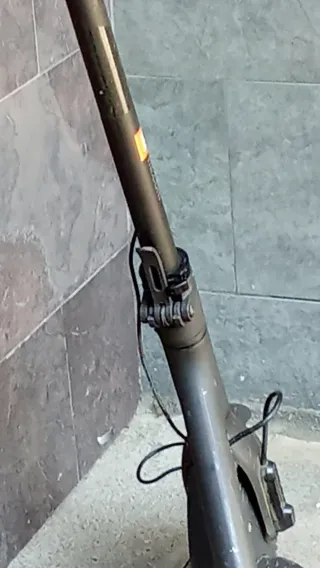 Patinete eléctrico negro 30 km/h y no ferna