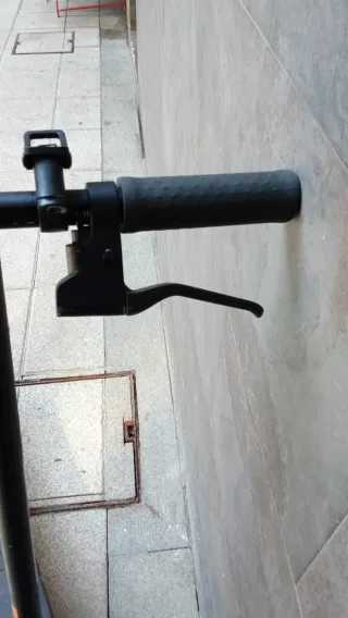 Patinete eléctrico negro 30 km/h y no ferna