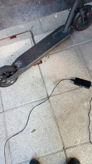 Patinete eléctrico negro 30 km/h y no ferna