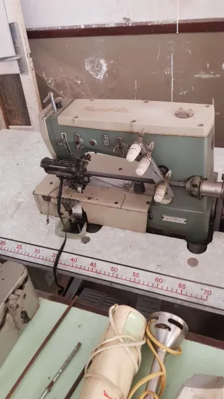 Confezione di 4 macchine da cucire industriali