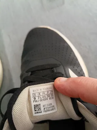 Zapatillas Adidas Negras y Blancas