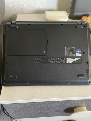 Portátil Acer Travelmate B117 + Cargador