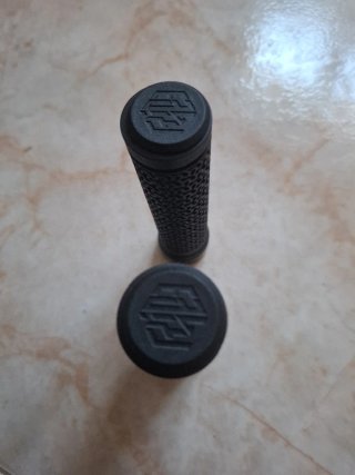 Manetas bici/patinete NEGRAS