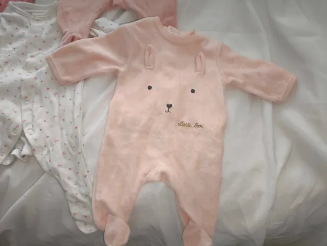 Ropa bebé 1 mes: Pijamas, abrigo y gorros