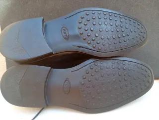 Stringata pelle nera uomo