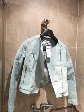 Cazadora de piel azul