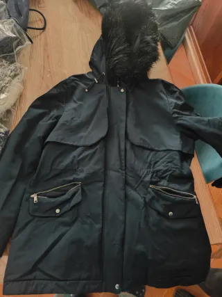 Abrigo Zara Talla L, azul marino con Forro Peludo