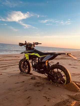 Sherco 50 Supermotard Plata y Amarillo