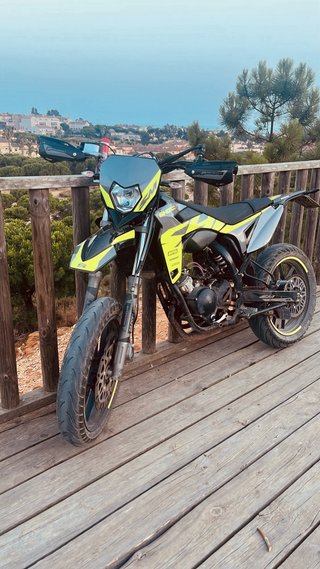 Sherco 50 Supermotard Plata y Amarillo