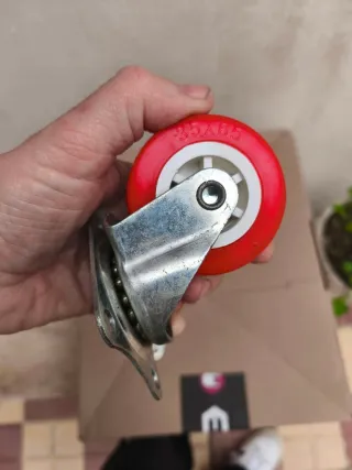 Ruedas giratorias rojas alta resistencia