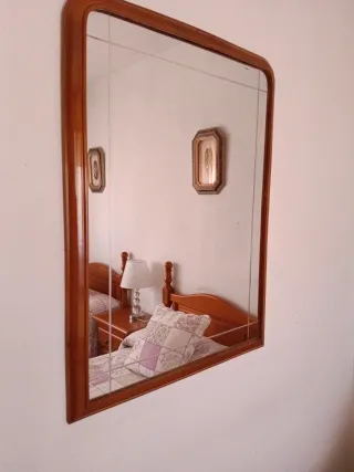 Habitación(camas de 90,espejo, mesilla, cabeceros)