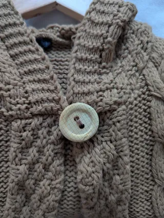 Chaleco de punto con capucha