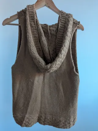 Chaleco de punto con capucha