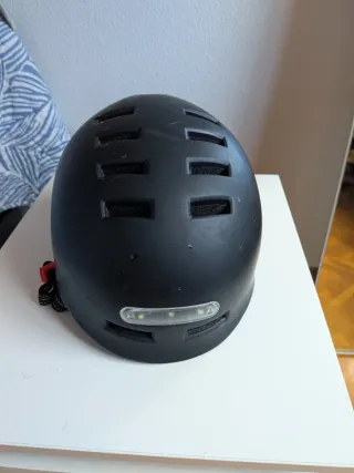 Casco Patinete/Bici Negro con Luz