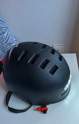 Casco Patinete/Bici Negro con Luz