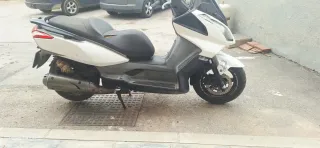 Kymco 125CC Maxi Scooter Blanca