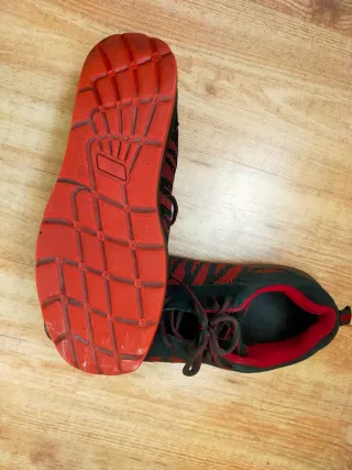 Zapatos de seguridad Beswork negros y rojos