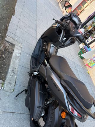 Yamaha NMAX TECH MAX 2026 Gris