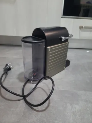 Cafetera Nespresso Krups Negra