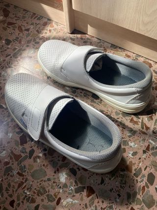 Zapatos de trabajo limpieza blancos