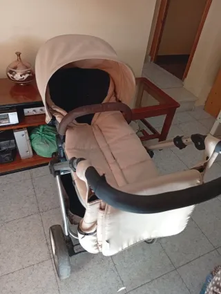 Carro de bebé marrón y beige