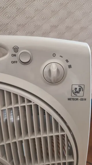 Ventilador de suelo blanco