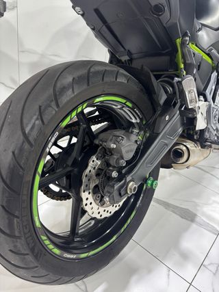 Kawasaki Z650 Negra y Verde 2019