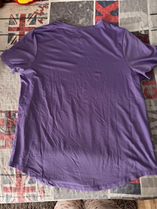 Camiseta deportiva morada