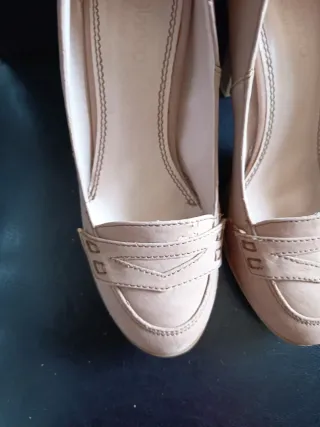 Zapatos de tacón beige