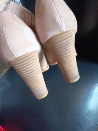 Zapatos de tacón beige