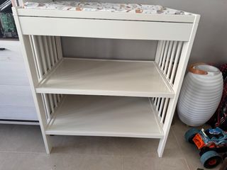 Mueble cambiador bebé con estantes