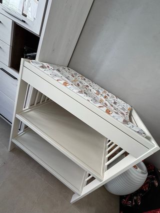 Mueble cambiador bebé con estantes