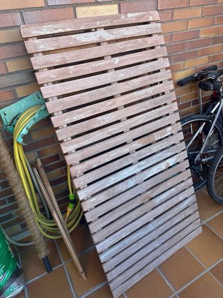 Mesa y 4 sillas de terraza de madera