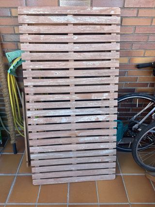 Mesa y 4 sillas de terraza de madera