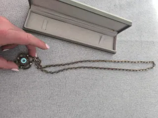 Colgante plata con piedra azul. Cruz de Jerusalén.