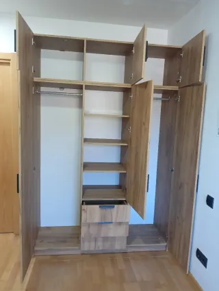 Armario de madera 3 puertas y cajones