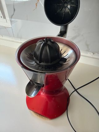 Exprimidor Rojo Eléctrico