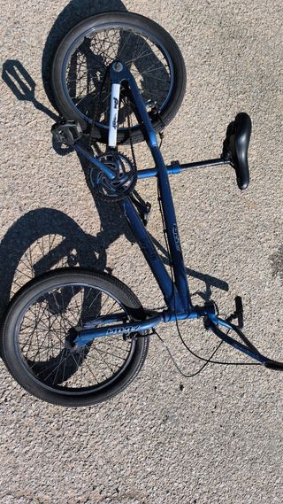 Bicicleta BMX azul