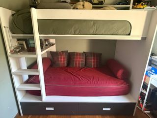 Litera 2 camas madera en blanco y gris.