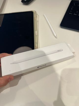 iPad con Apple Pencil y funda