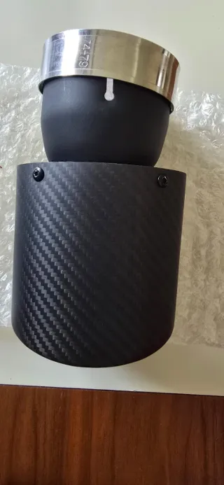 Cola de escape carbono y metal