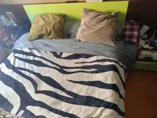 Cama 1.50 con Mesillas y Cabecero