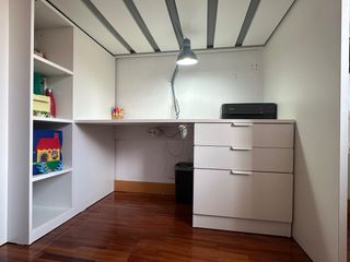 Cama alta IKEA SMÅSTAD con escritorio