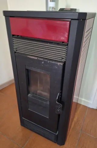 Estufa Pellet Lasian 12 kW Negra/Roja